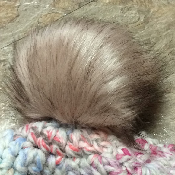 Chunky handmade winter beanie hat with Pom - Picture 3 of 5